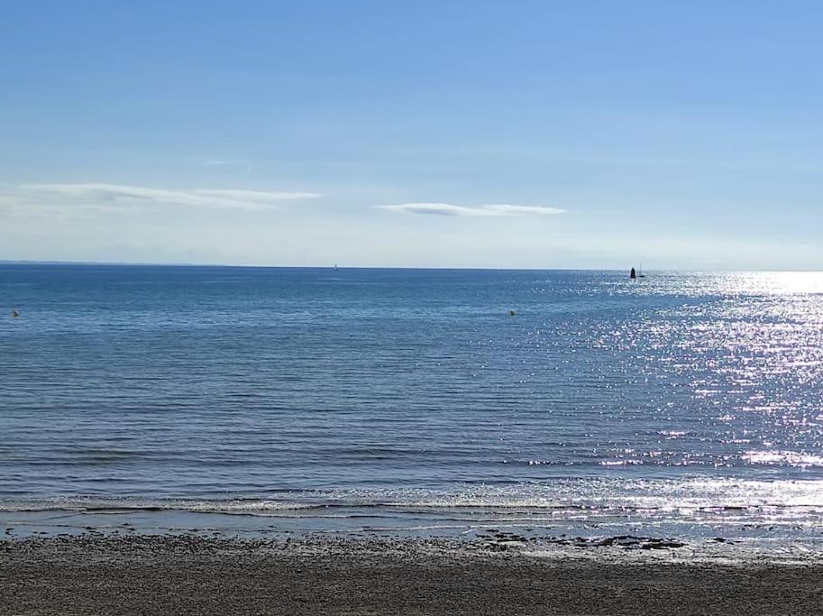 Studio Avec Vue Sur Mer A Granville. Plage A 3 Min Екстериор снимка